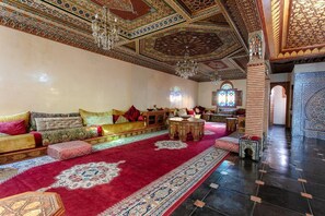 Interior - Spacious 5-bedroom villa in charming Marrakech with WiFi, AC, Private Pool (Marrakech)