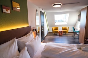 Phòng Suite Deluxe | Két bảo mật tại phòng, trang trí khác biệt