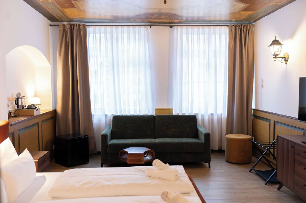 Dobbeltrom – superior, 1 kingsize-seng med sovesofa, ikke-røyk, allergivennlig | Safe på rommet, individuelt dekorert, individuelt innredet og skrivebord