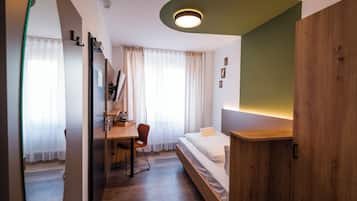 Classic-Einzelzimmer, Blick auf den Innenhof | Zimmersafe, individuell dekoriert, individuell eingerichtet