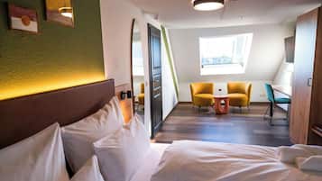Deluxe Suite | In-room safe, individually decorated, individually furnished