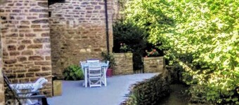 Atypical cottage by the stream - South Burgundy