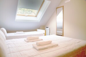 2 bedrooms, iron/ironing board, free WiFi, bed sheets