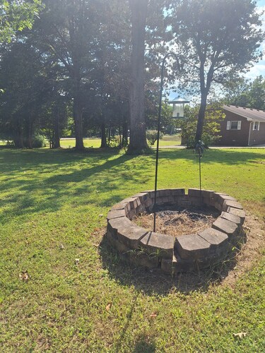 Charming Country yet close restaurants and entertainment nice 3-bedroom 2 bath
