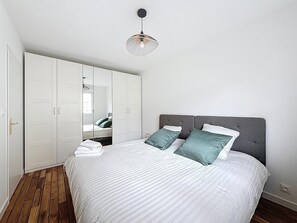 3 bedrooms, bed sheets