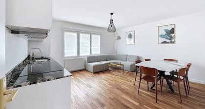 Newly renovated 3-bedroom apartment 300m from the beach and Rue St Jean