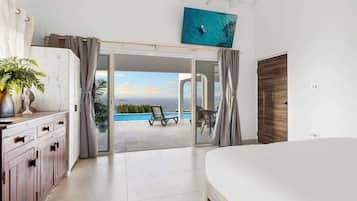 3 dormitorios, tabla de planchar con plancha, cuna de viaje