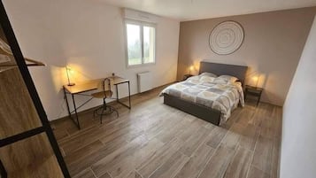 3 quartos, ferros/tábuas de passar roupa, Wi-Fi, roupa de cama
