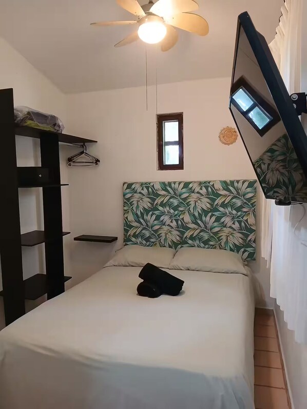 1 bedroom, iron/ironing board, WiFi, bed sheets - Cozy Studio with access to the beach and pool (Cancún)