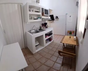 Fridge, microwave, stovetop - Cozy Studio with access to the beach and pool (Cancún)