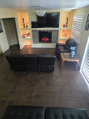 Älytelevisio, takka, DVD-soitin