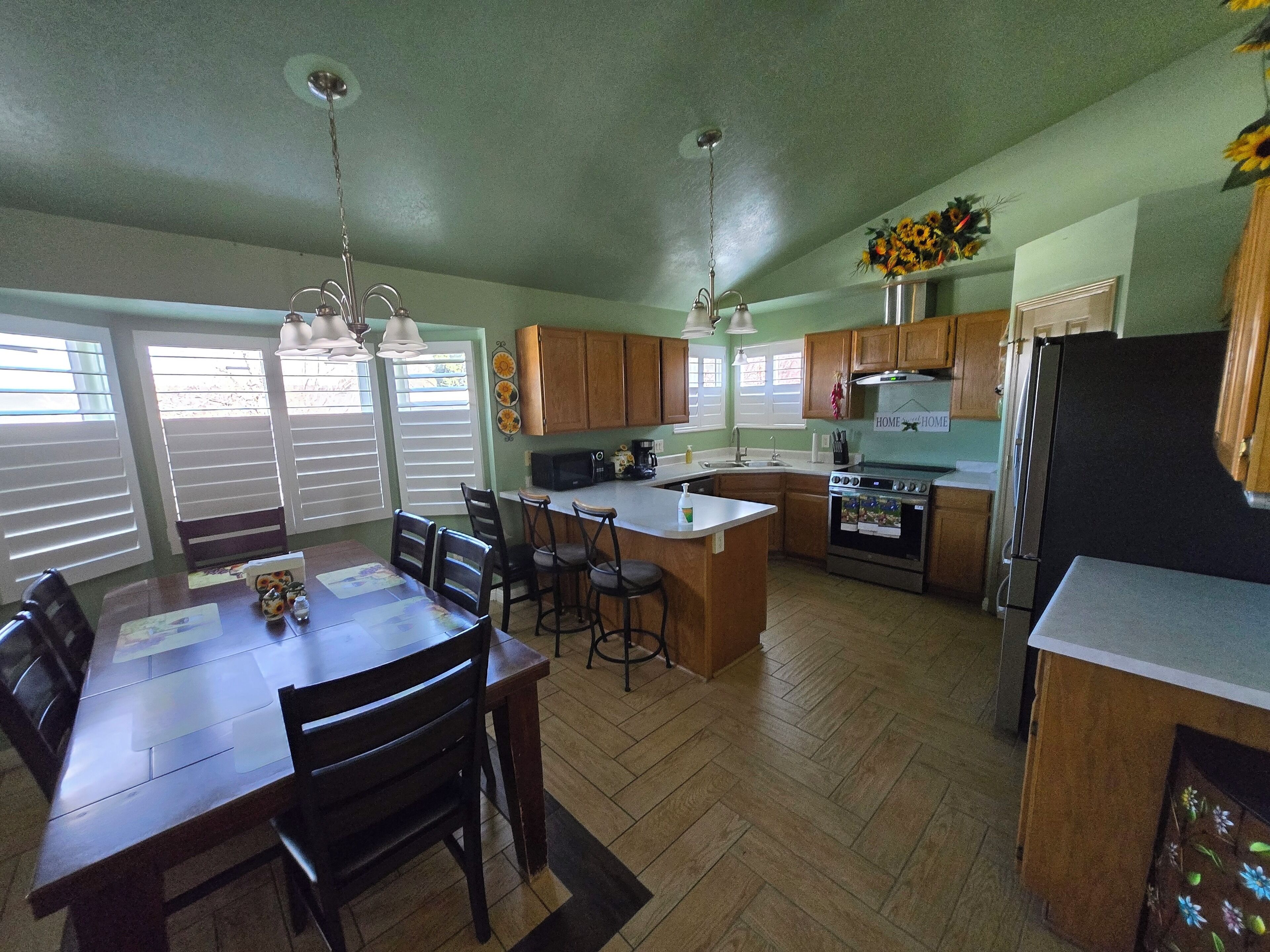 Micro-ondes, four, plaque de cuisson, lave-vaisselle