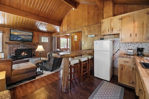 Maison, patio, vue montagne | Cuisine privée | Bouilloire électrique, grille-pain