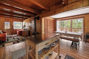 Maison, patio, vue montagne | Cuisine privée | Bouilloire électrique, grille-pain