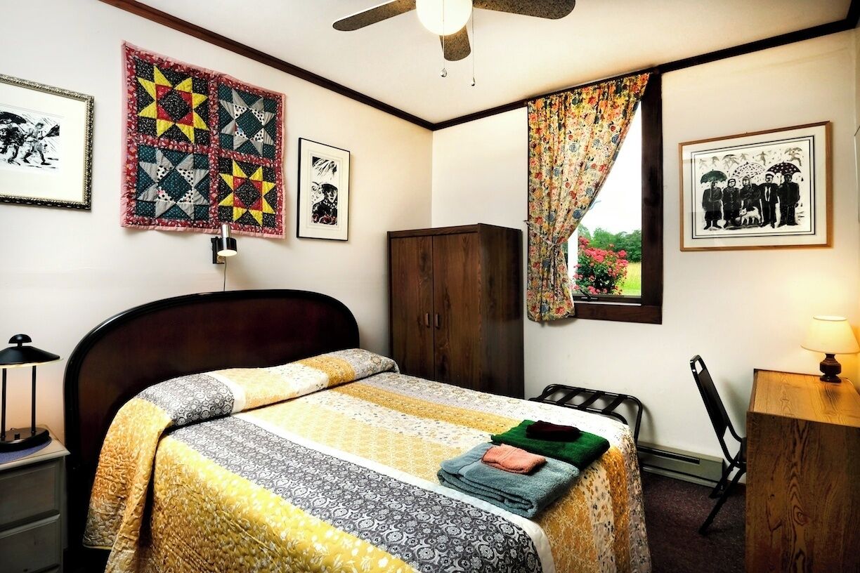 10 bedrooms, iron/ironing board, WiFi, bed sheets