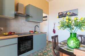 Departamento Deluxe, vista al mar | Cocina privada | Cafetera de espresso