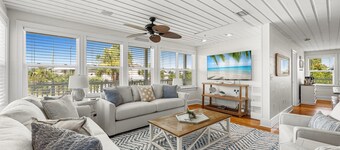 Fall Ocean Escape: Cowboy Pool, Luxury King Suites, Dog Friendly