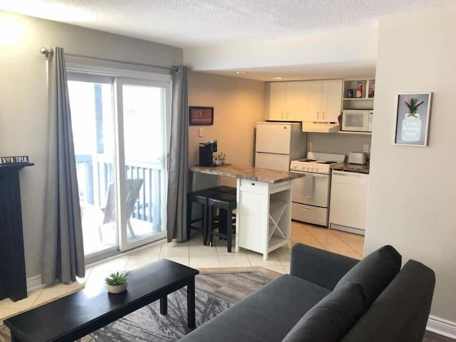 Apartamento standard, 1 cama Queen e sofá-cama, sacada, vista para a montanha | Cozinha privada | Geladeira, micro-ondas, fogão, cooktop