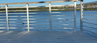 Modern Plushy 3-Bedroom Getaway