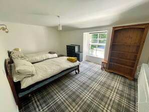 3 bedrooms, travel cot, free WiFi, bed sheets