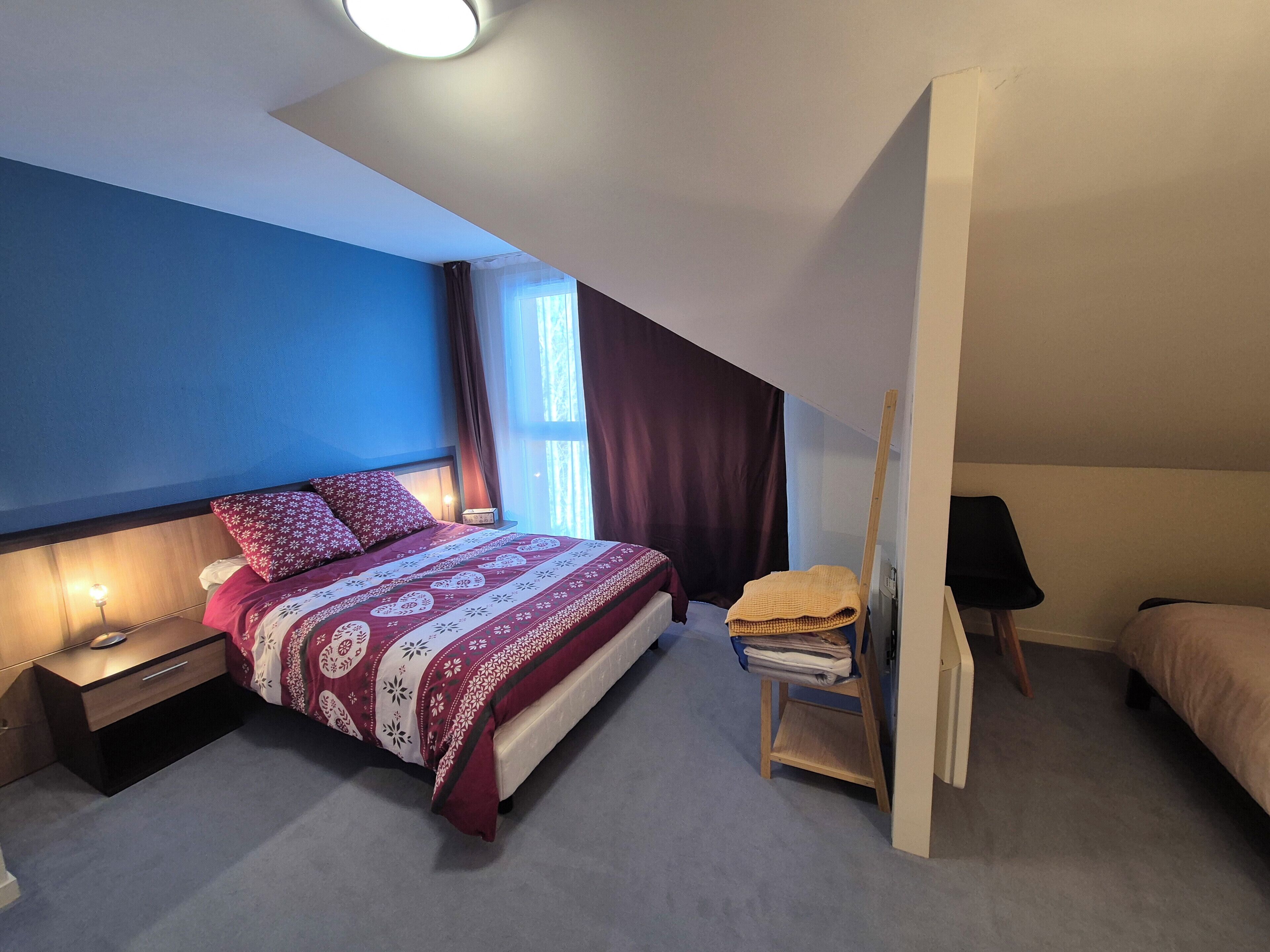 2 chambres, lit parapluie, draps fournis