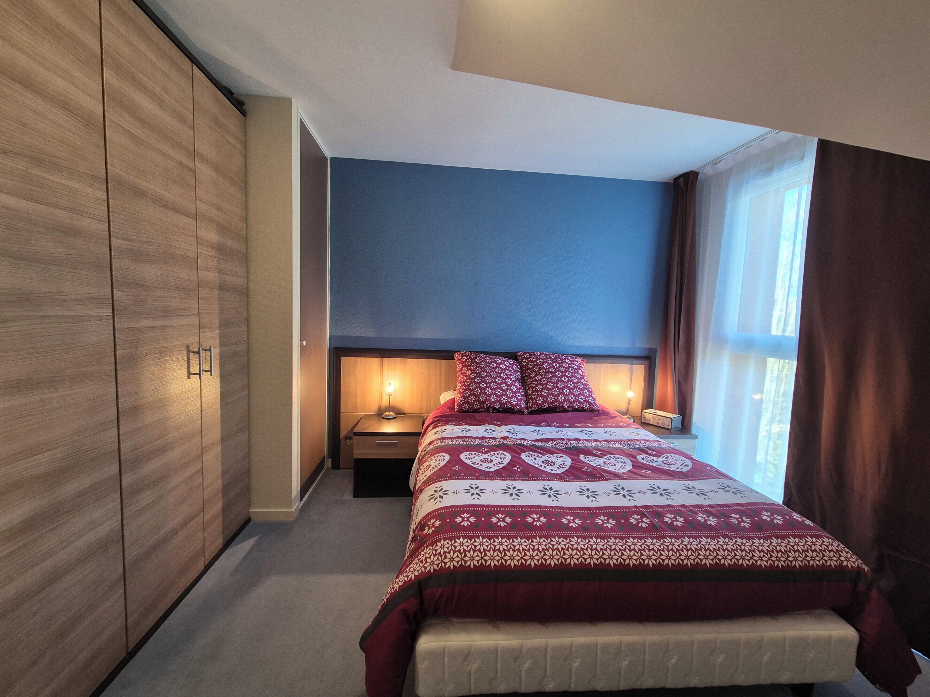 2 chambres, lit parapluie, draps fournis