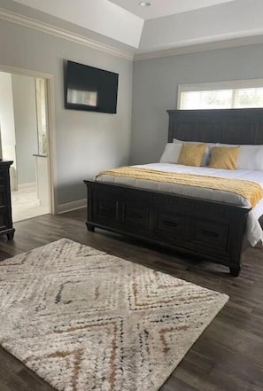 4 habitaciones, tabla de planchar con plancha, wifi y ropa de cama
