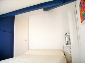 2 chambres, fer et planche à repasser