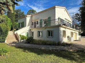 Exterior - Belle et spacieuse villa - piscine - jardin (Le Rouret)