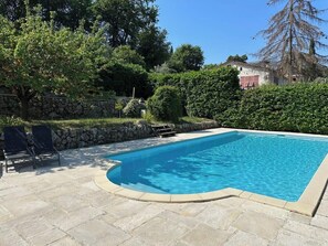 A heated pool - Belle et spacieuse villa - piscine - jardin (Le Rouret)