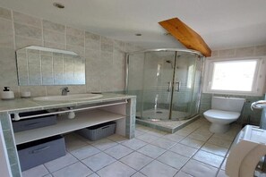 Shower, hair dryer - In Provence, Chez Stéphanie et Marcel (SAINT REMY DE PROVENCE)