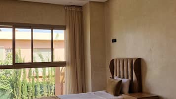 3 habitaciones, tabla de planchar con plancha, wifi y ropa de cama