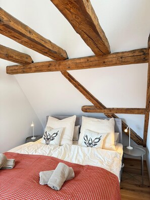 3 bedrooms, iron/ironing board, WiFi, bed sheets - Good Wood Apartment- The Nest I Modern half-timbered house on the market square in Freudenstadt (Freudenstadt)