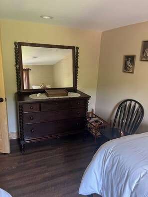 Iron/ironing board, free WiFi, bed sheets