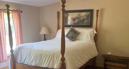 Cozy, secluded, 3-bedroom cabin in the foothills of the Blue Ridge.