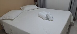 3 chambres, fer et planche à repasser, Wi-Fi gratuit, draps fournis