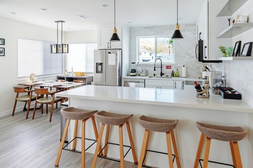 Chic & Luxurious 3BR near SFO for Families/Executives EV Fast WiFi Free Parking