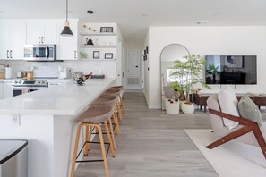 Fridge, microwave, oven, stovetop - Chic & Luxurious 3BR near SFO for Families/Executives EV Fast WiFi Free Parking (South San Francisco)