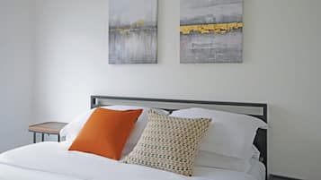 3 Schlafzimmer, Zimmersafe, Schreibtisch, Bügeleisen/Bügelbrett