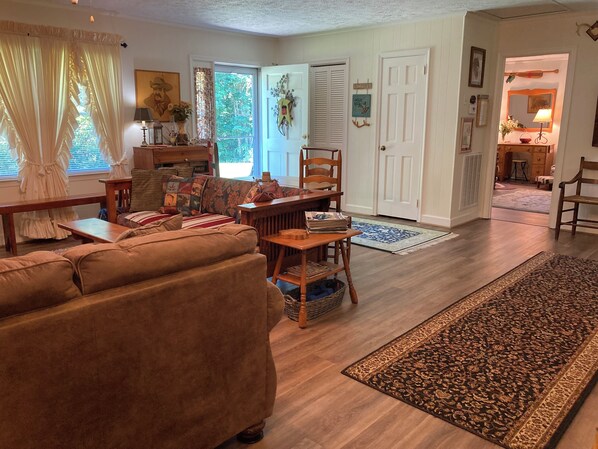 Smart-TV, peis og bøker