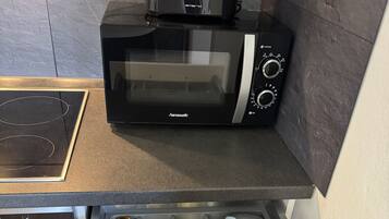 Mikrowelle, Ofen, Herdplatte, Geschirrspüler