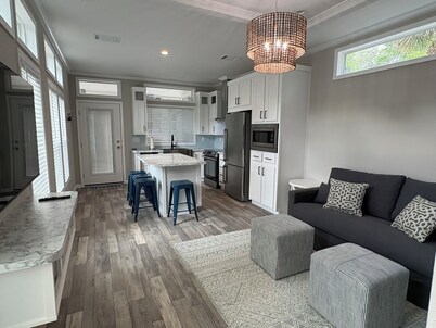 Perfect tiny home escape, newly built in 2025 located at Salt Springs Resort