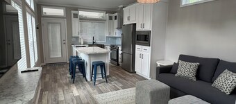 Perfect tiny home escape, newly built in 2025 located at Salt Springs Resort
