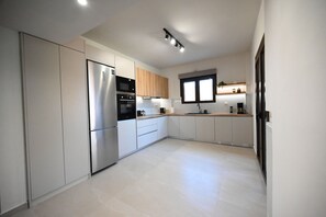 Mikrowelle, Ofen, Geschirrspüler