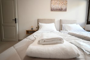 3 bedrooms, iron/ironing board, WiFi, bed sheets