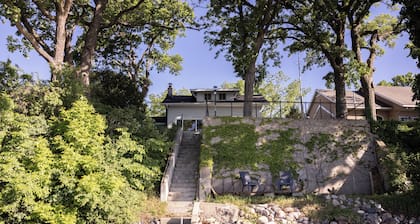 Relax by the Waterfront at The Alvig House on
Green Lake