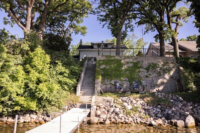 Relax by the Waterfront at The Alvig House on
Green Lake