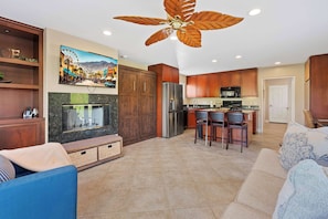 Living area - Casita 86124 1 BDR Sleeps 4 (Coachella)