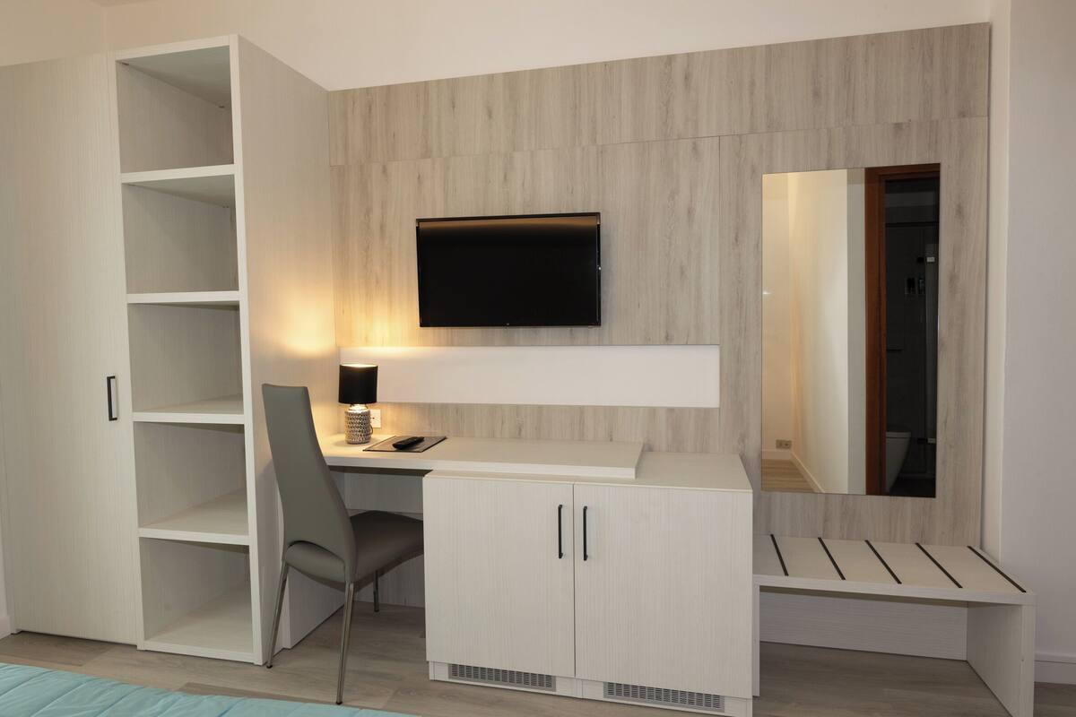 Comfort kamer, 1 twee- of 2 eenpersoonsbedden, balkon | Een bureau, gratis wifi