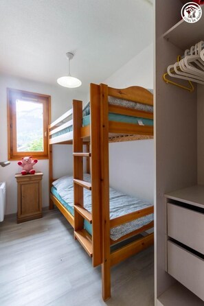 2 bedrooms, iron/ironing board